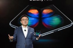 折疊屏：手機市場的強心劑還是長生果？